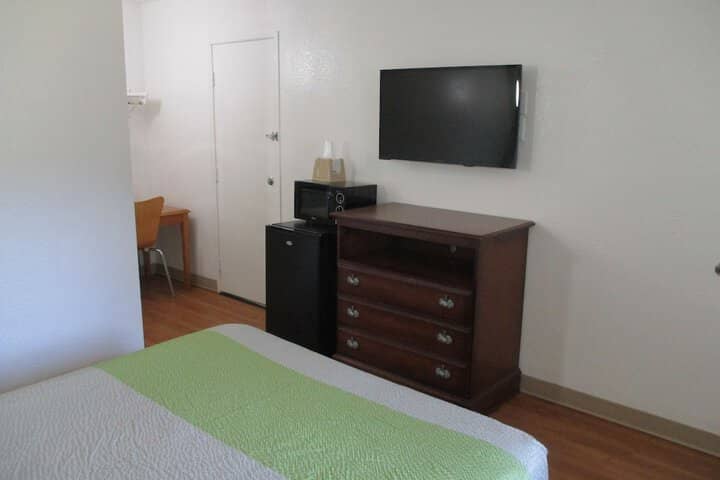 Room 12 of 37