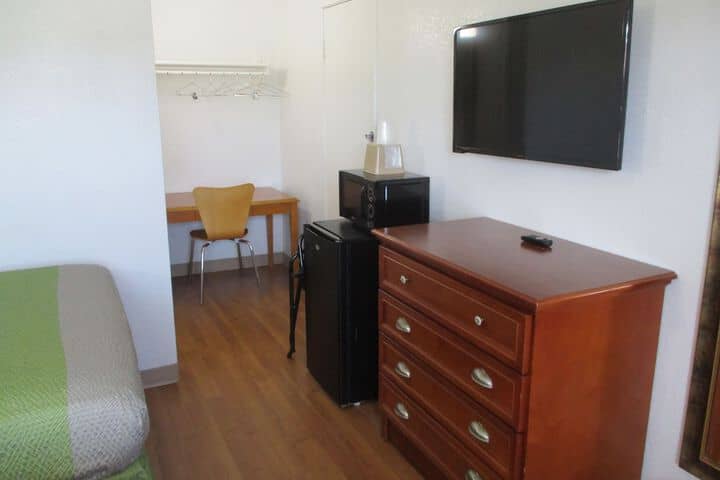Room 8 of 37