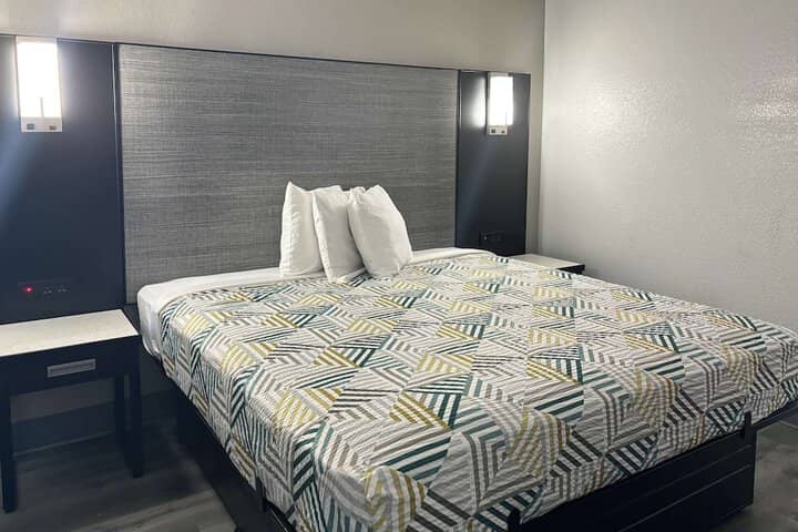 Room 15 of 37