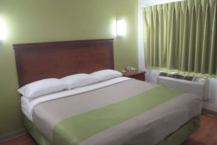 Room 9 of 37